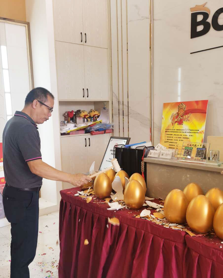 為了感恩回饋當(dāng)?shù)貥I(yè)主朋友的厚愛，  惠州石灣巴迪斯旗艦店，  推出了多項(xiàng)具有吸引力的  優(yōu)惠套餐和折扣力度。